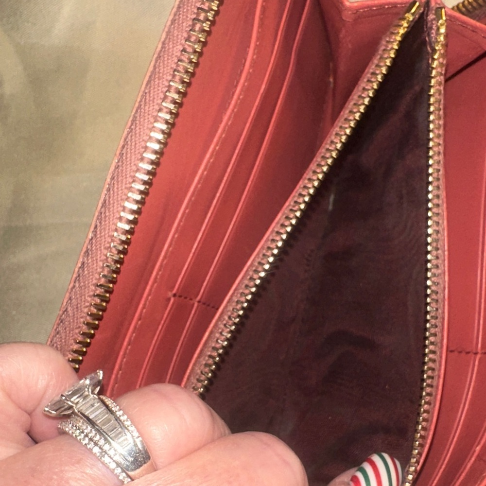 Miu Miu Coral Croc-Embossed Wallet - Picture 10 of 12